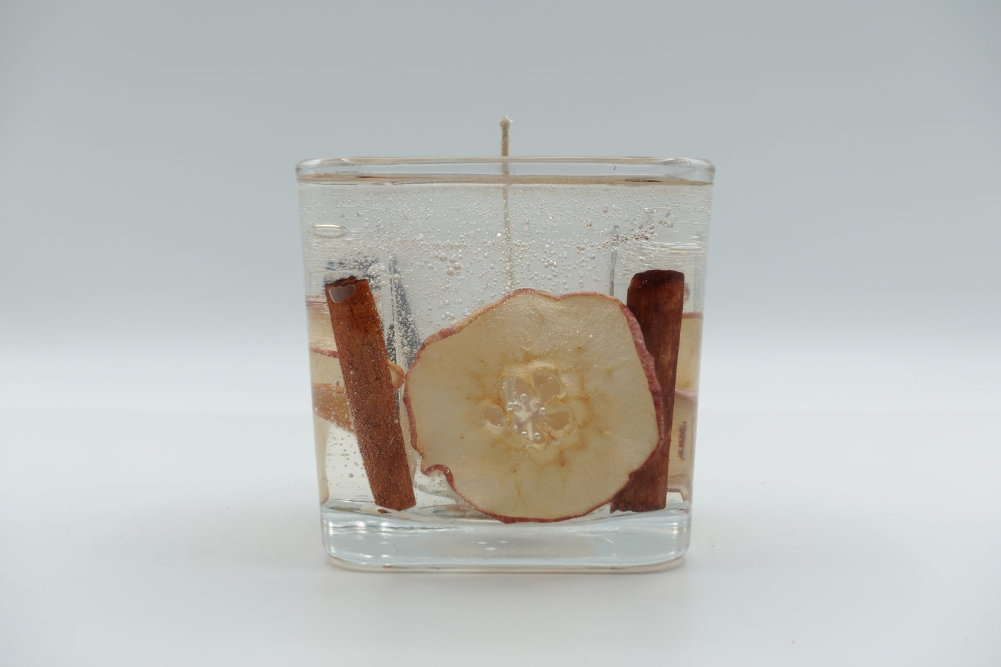 Refillable Cinnamon Apple Gel Candle with real apple slice and cinnamon sticks